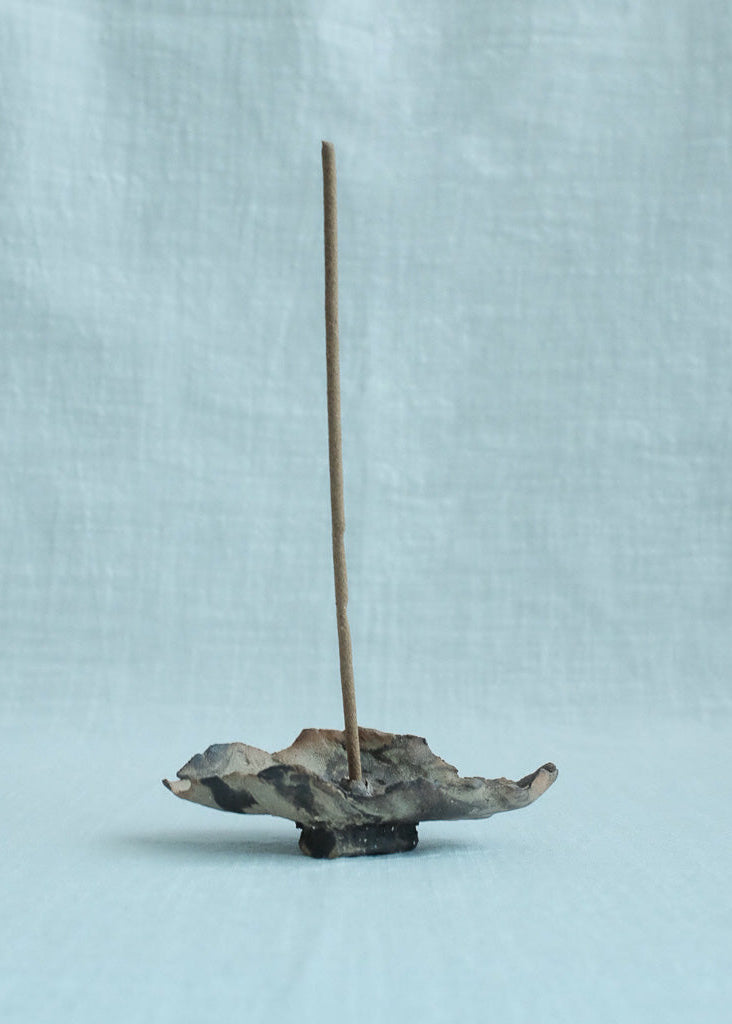 Artist Edition - LEAF 01：手工捏製 陶土線香座